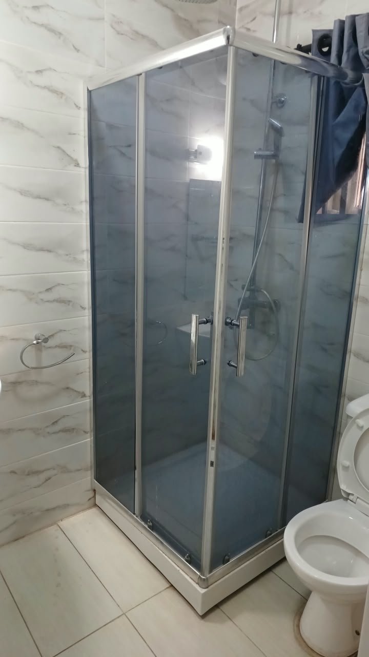 Economy Room ensuite shower