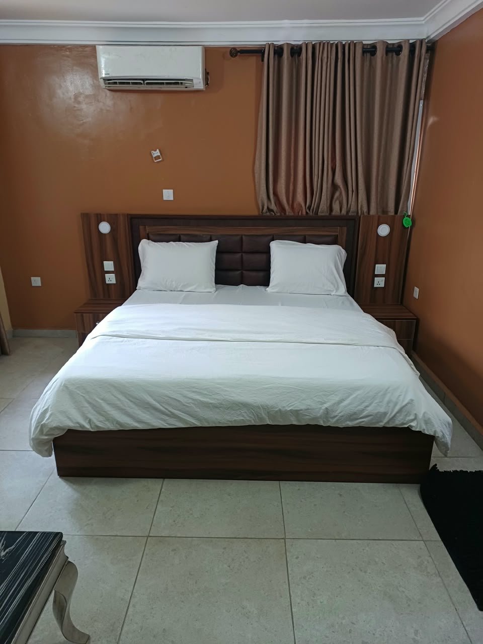Executive Room bed