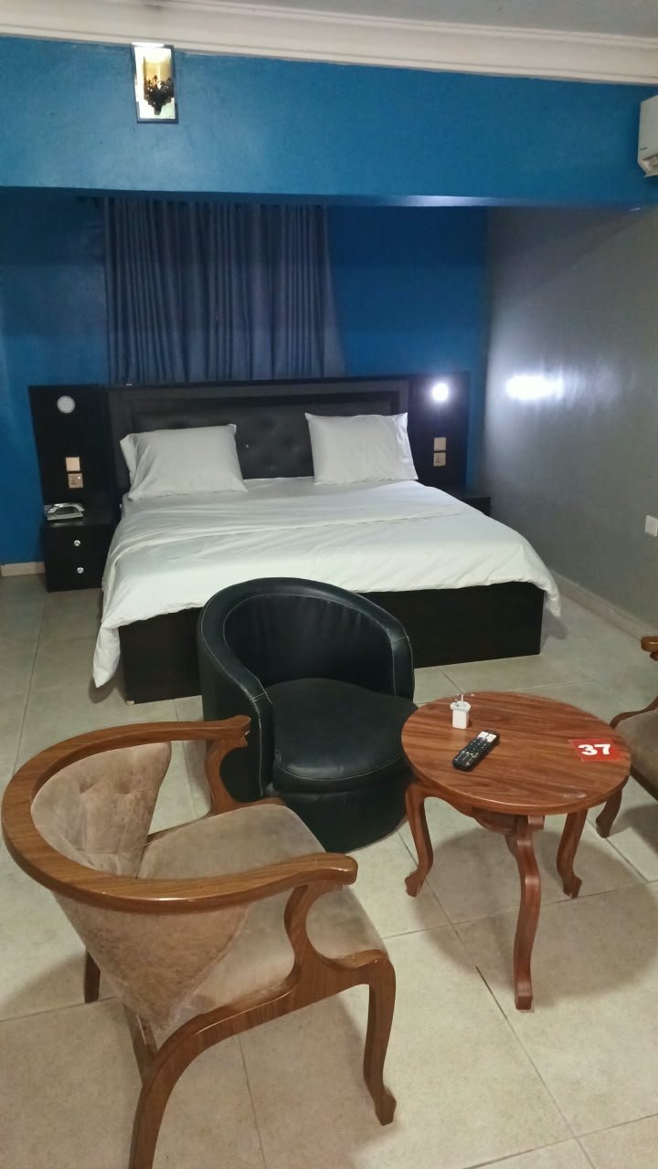 Premium Room bed and sitting area